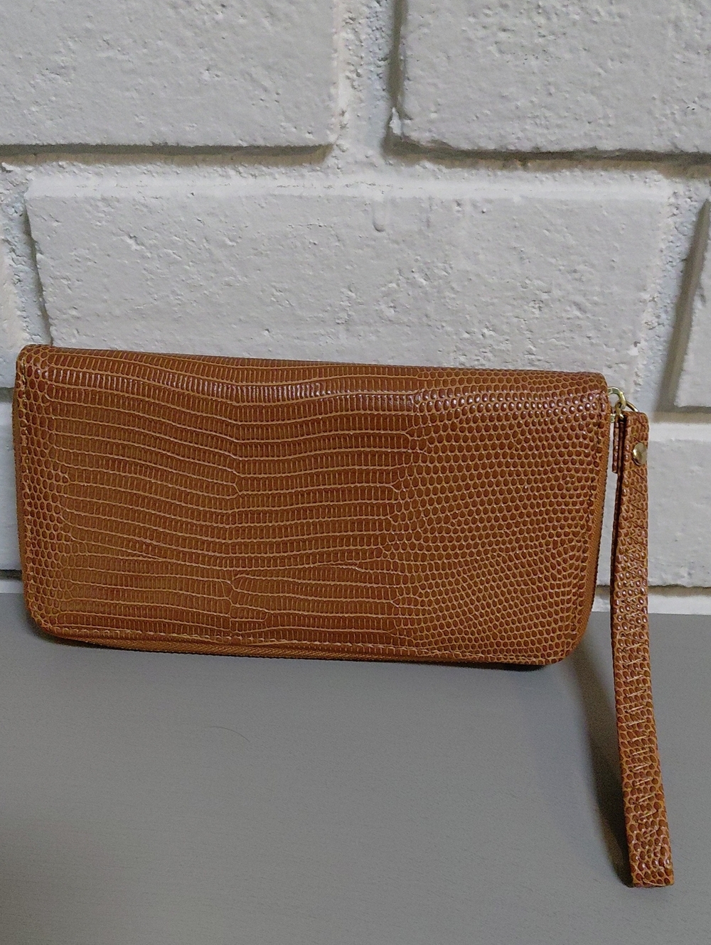 Brown Textured Wristlet Wallet. NWT